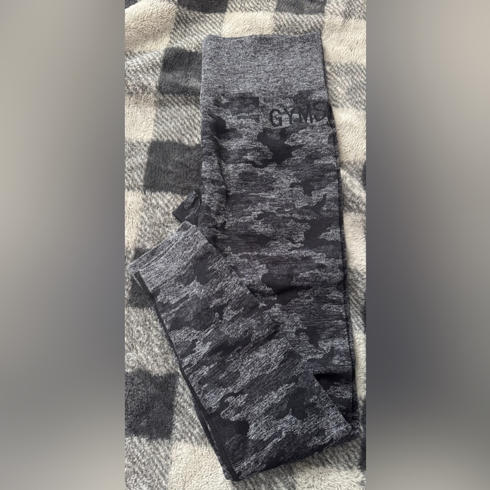 Gymshark Black and Gray Camo Leggings Size Medium